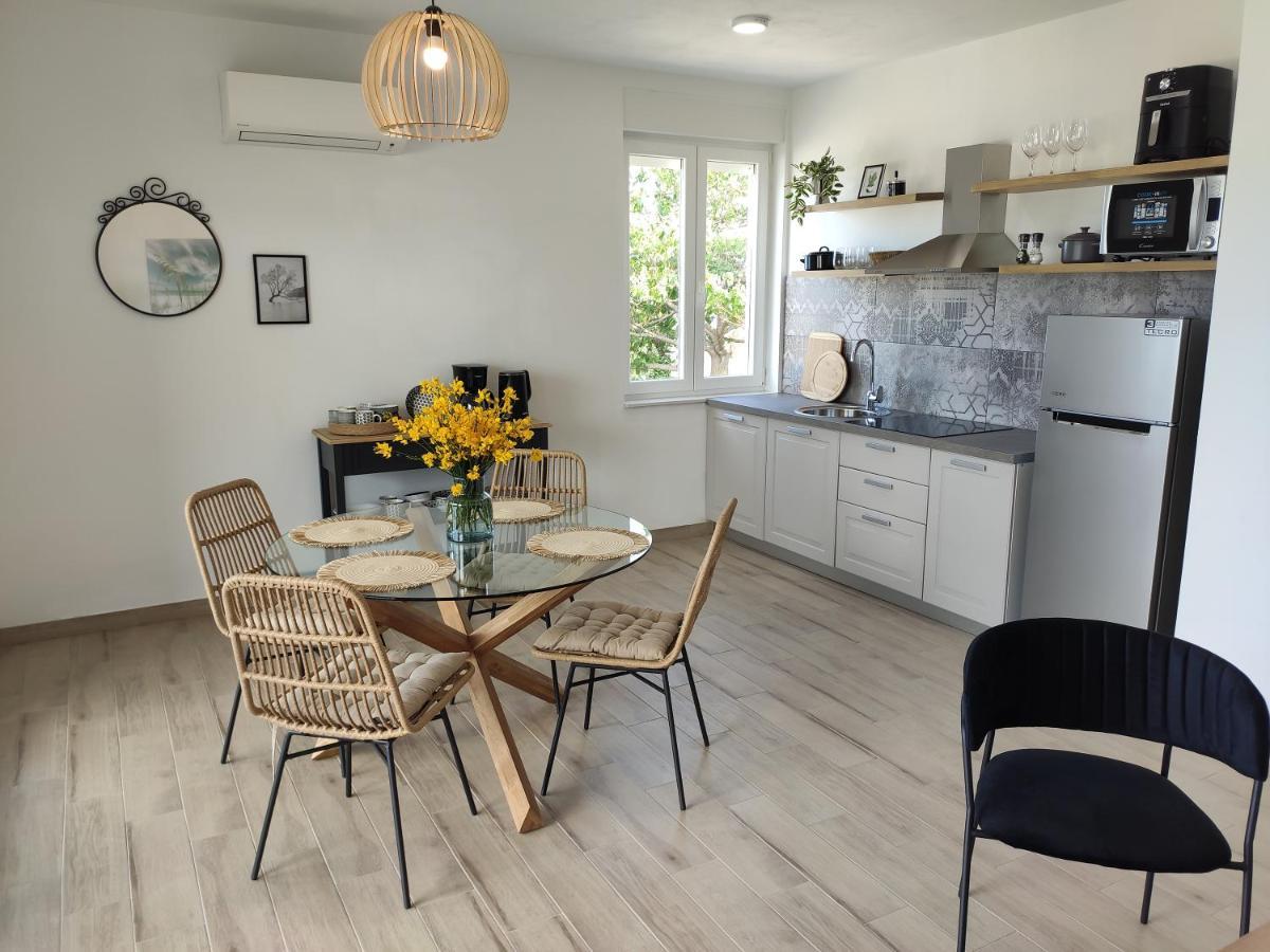 Apartmani Sara 2 Betina  Extérieur photo